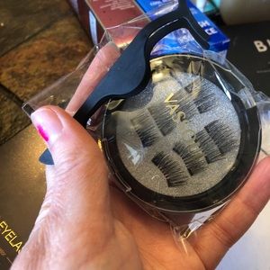 Vassoul Magnetic eyelashes with applicator